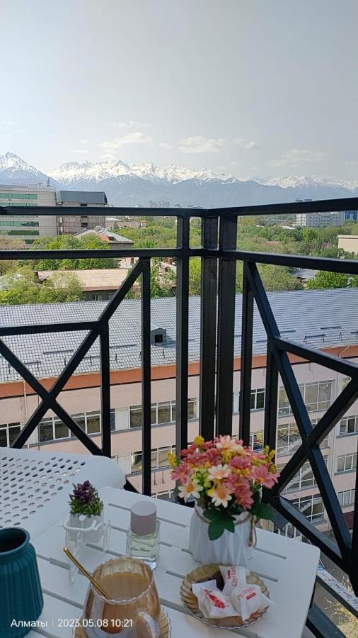 Студия В Центре Города, В «Золотом Квадрате» Алма Ата Екстериор снимка