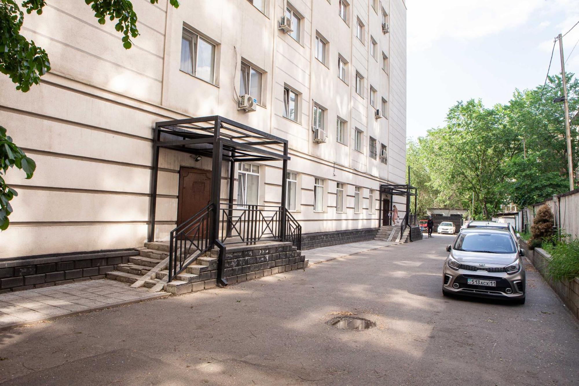 Студия В Центре Города, В «Золотом Квадрате» Алма Ата Екстериор снимка